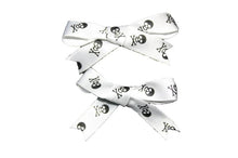 将图片加载到图库查看器，Skull and Crossbones Hair Clips (Various Colours)