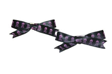 将图片加载到图库查看器，Skull and Crossbones Hair Clips (Various Colours)
