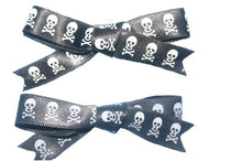 将图片加载到图库查看器，Skull and Crossbones Hair Clips (Various Colours)